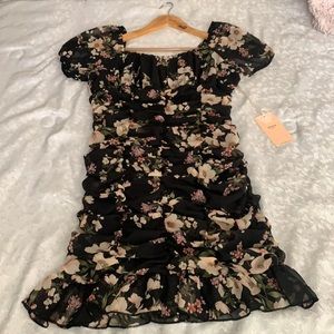 Beautiful Scrunchy mid-length dress.